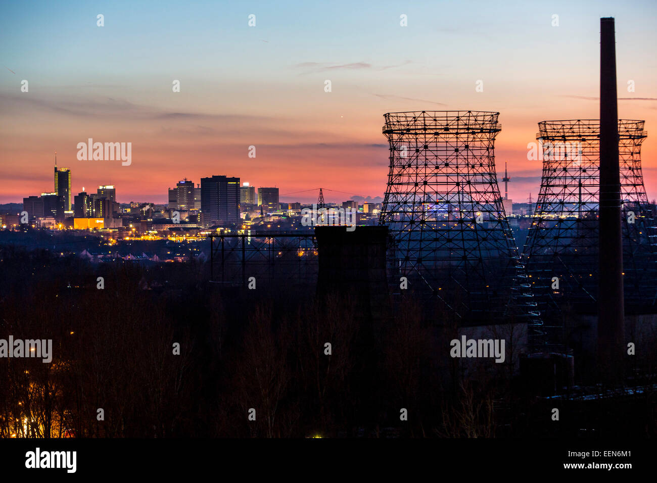 Skyline Der Stadt Zentrum Von Essen Deutschland Dammerung Nachts Stockfotografie Alamy