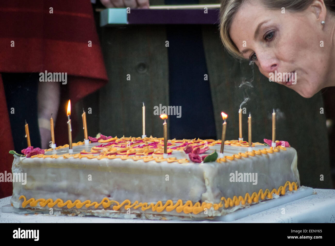 London, Großbritannien. 20. Jan 2015. Der Graf und die Gräfin von Wessex an einem Engagement in der Unterstützung der Queen's Diamond Jubilee Vertrauen und die Menschen von morgen Liebe auf der Gräfin 50. Geburtstag in St. Anselms Kirche, Kennington. Credit: Guy Corbishley/Alamy leben Nachrichten Stockfoto