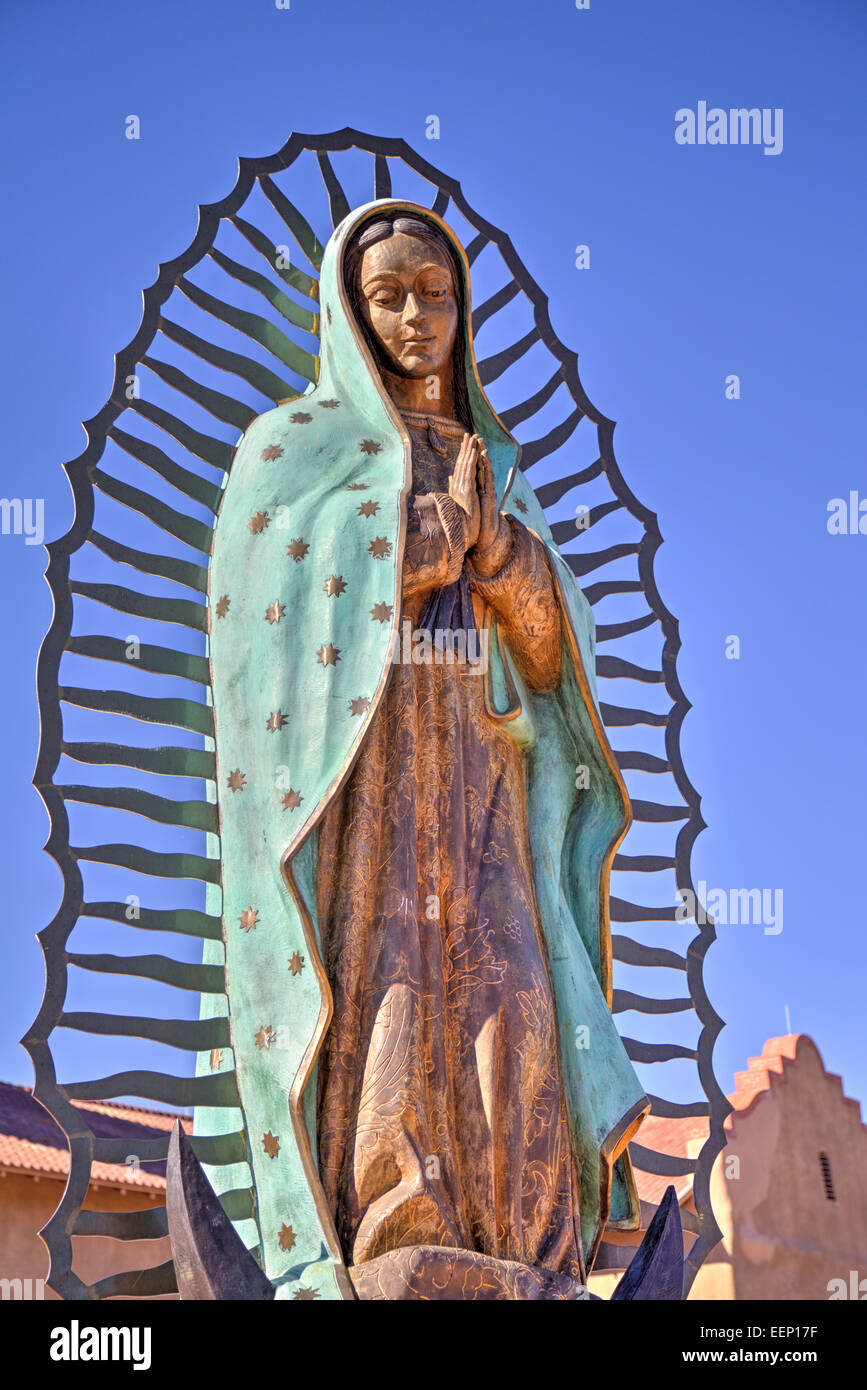 Statue der Jungfrau von Guadalupe, Santuario de Guadalupe, Santa Fe, New Mexico, USA Stockfoto