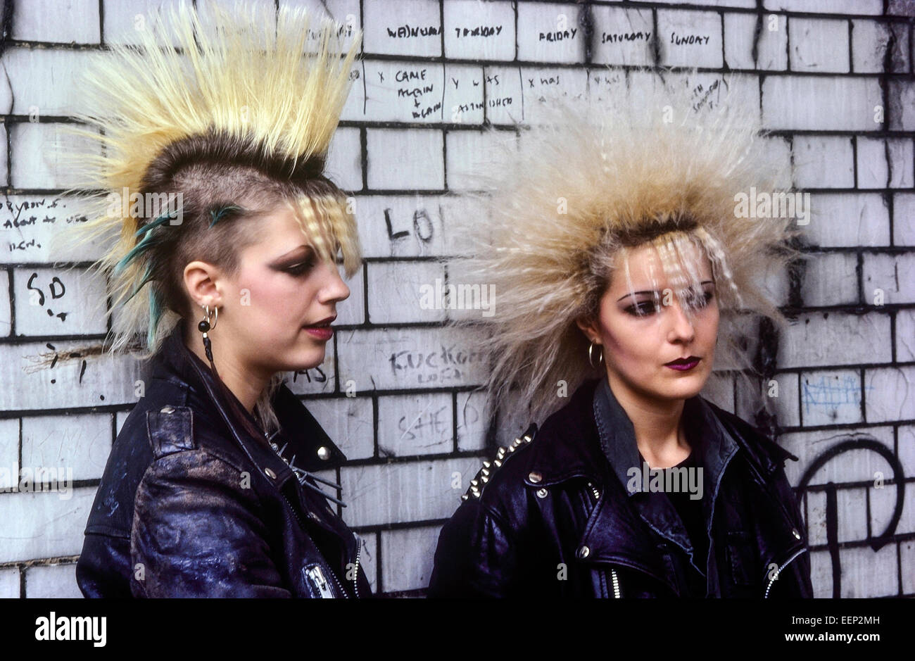 Ein paar weibliche Punks (Jackie & Renata). London. Ca. 80er Jahre Stockfoto