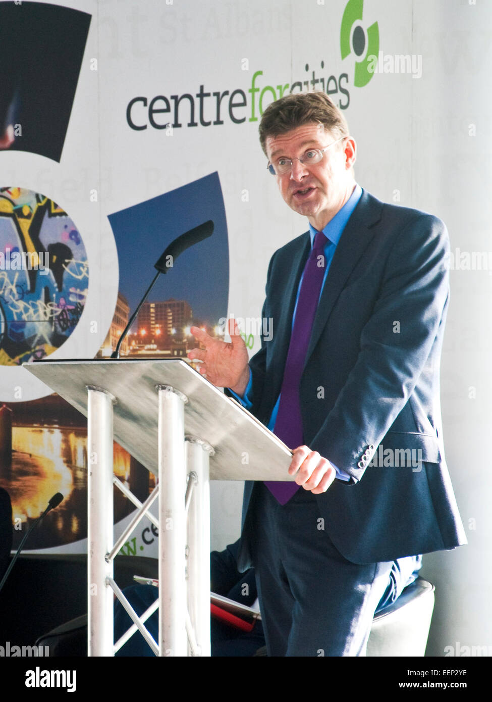 Der damalige Minister für Städte, Hochschulen und Wissenschaft Greg Clark (Wahlkreis Tunbridge Wells) Adressen ein Zentrum für Städte Ereignis Stockfoto