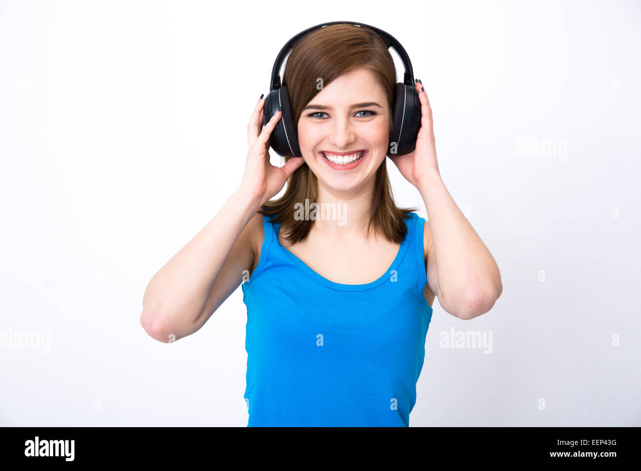 Glückliche Frau mit Kopfhörern Musik hören Stockfoto