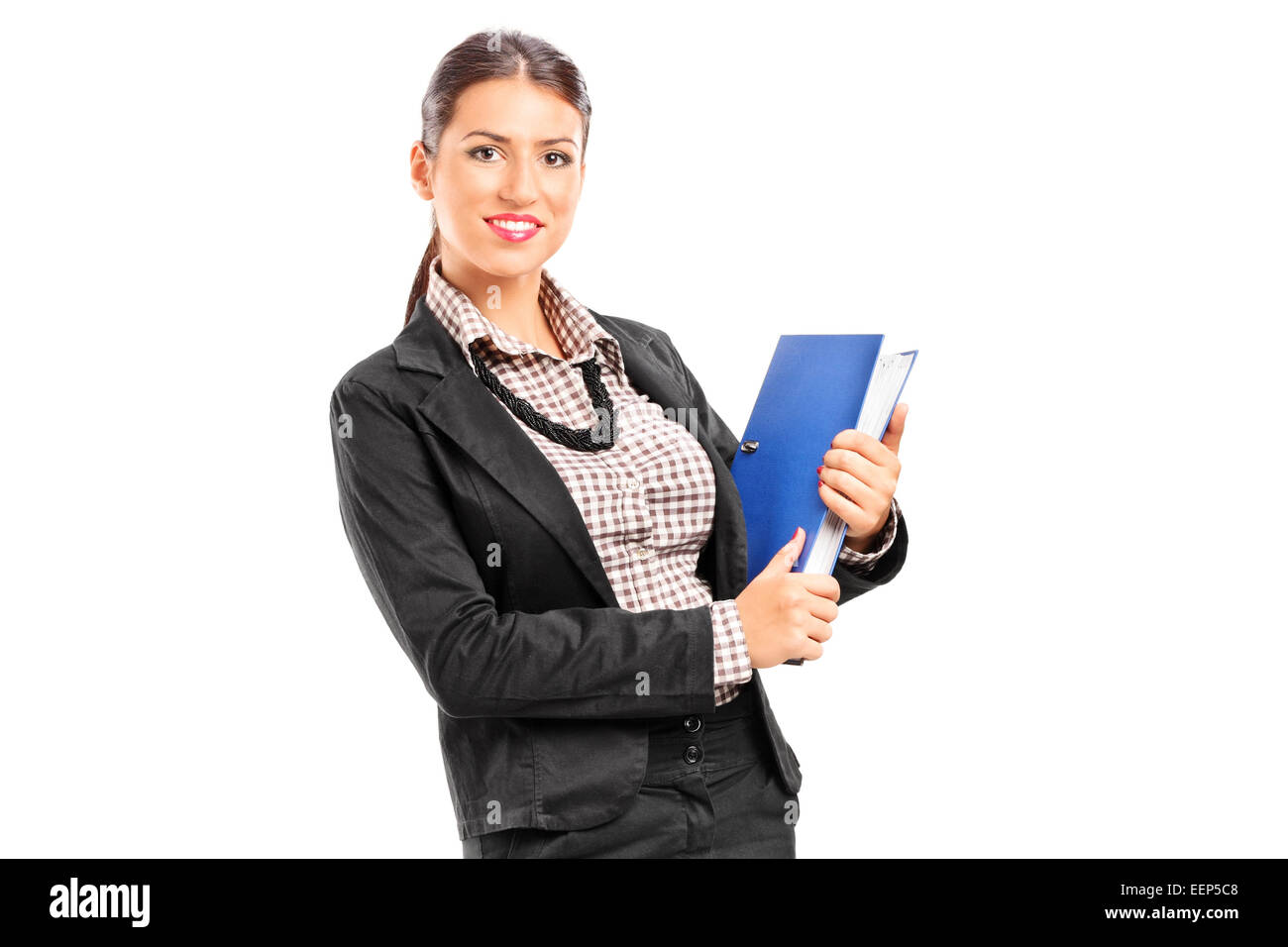 Geschäftsfrau hält einen Ordner mit Dokumenten isoliert auf weißem Hintergrund Stockfoto