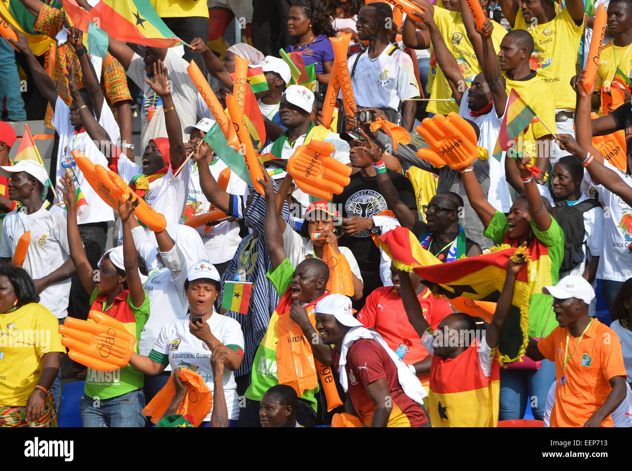 Mongomo, Äquatorial-Guinea. 19. Januar 2015. African Cup of Nation-Fußball-Turnier. Ghana und Senegal. Unterstützer von Ghana im bunten Gewand © Action Plus Sport/Alamy Live News Stockfoto