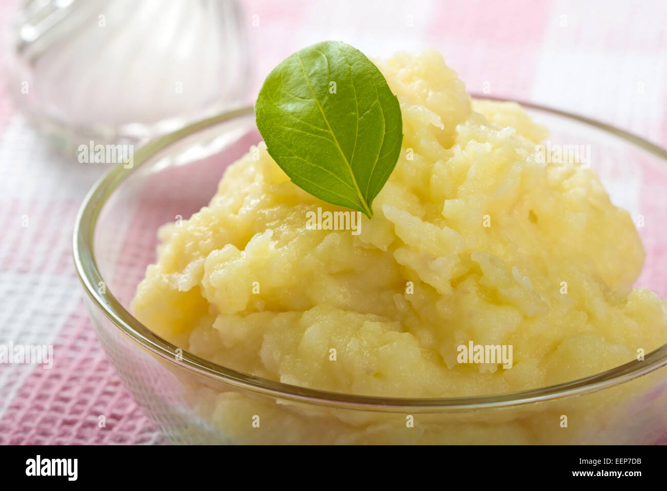 Kartoffelbrei in eine transparente Schale Stockfoto