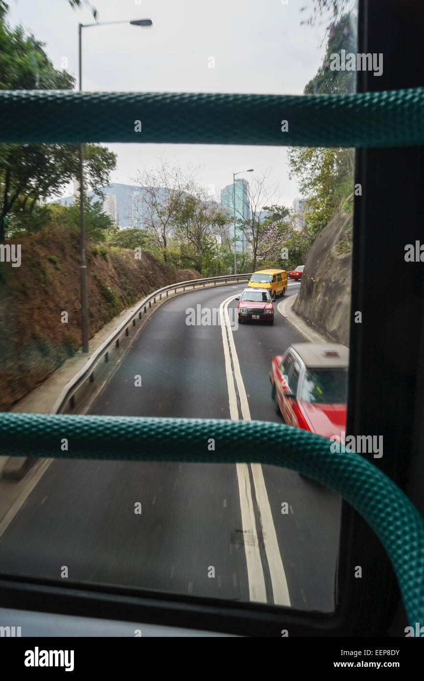 Blick vom Oberdeck eines Doppeldecker-Busses gehen an die Spitze der The Peak, Hong Kong Island Stockfoto