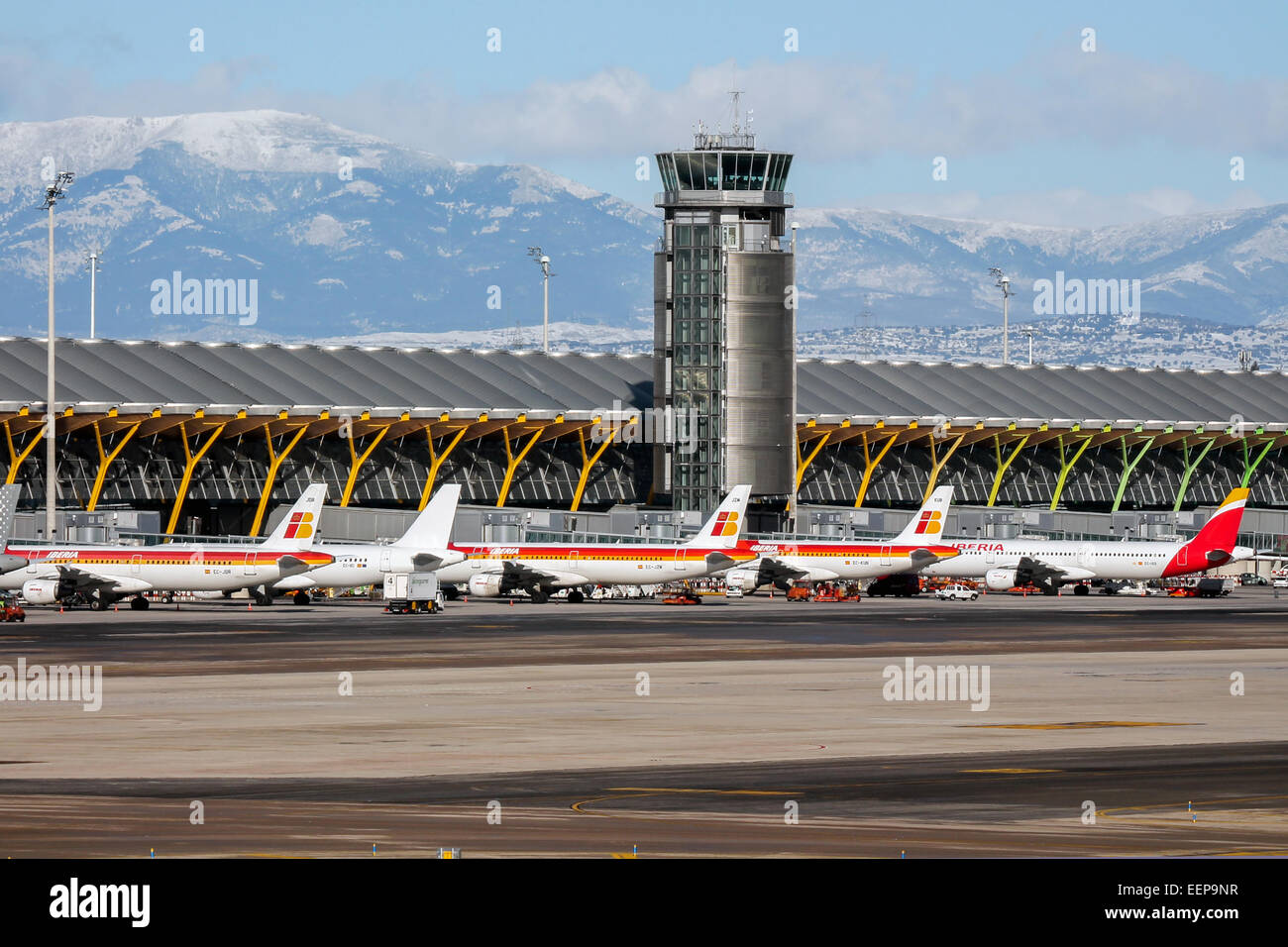 Iberia Flugzeuge beginnen Boarding am Terminal 4 am Flughafen Madrid. Stockfoto