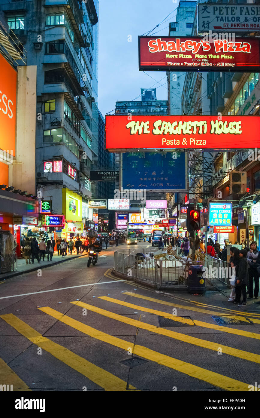 Beleuchtetes Schild für das Spaghetti-Haus, Peking Road, Tsim Sha Tsui, Hongkong Stockfoto