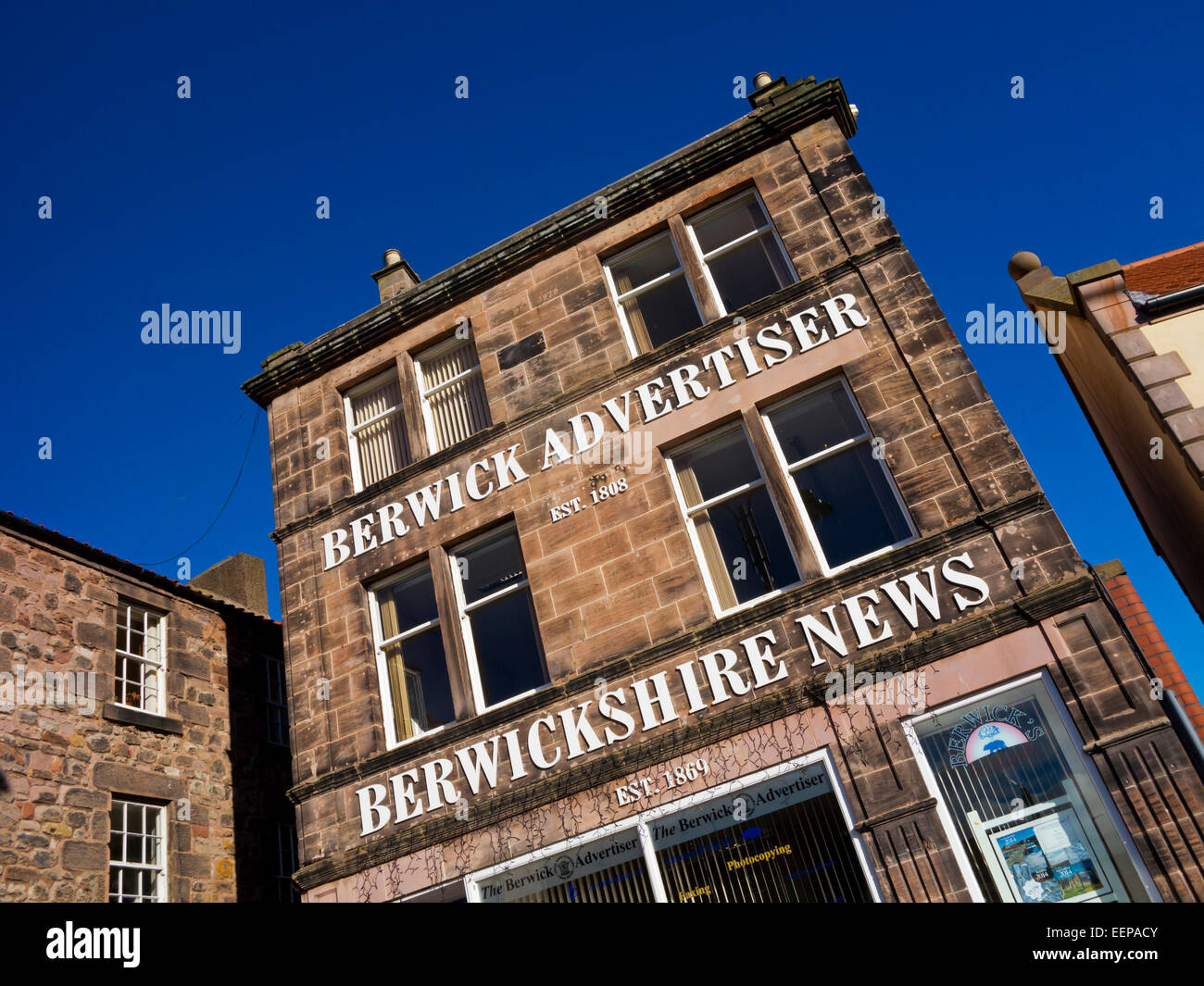 Die Büros der Berwick Advertiser und Berwickshire Nachrichten Lokalzeitungen in Marygate Berwick nach Tweed Northumberland UK Stockfoto