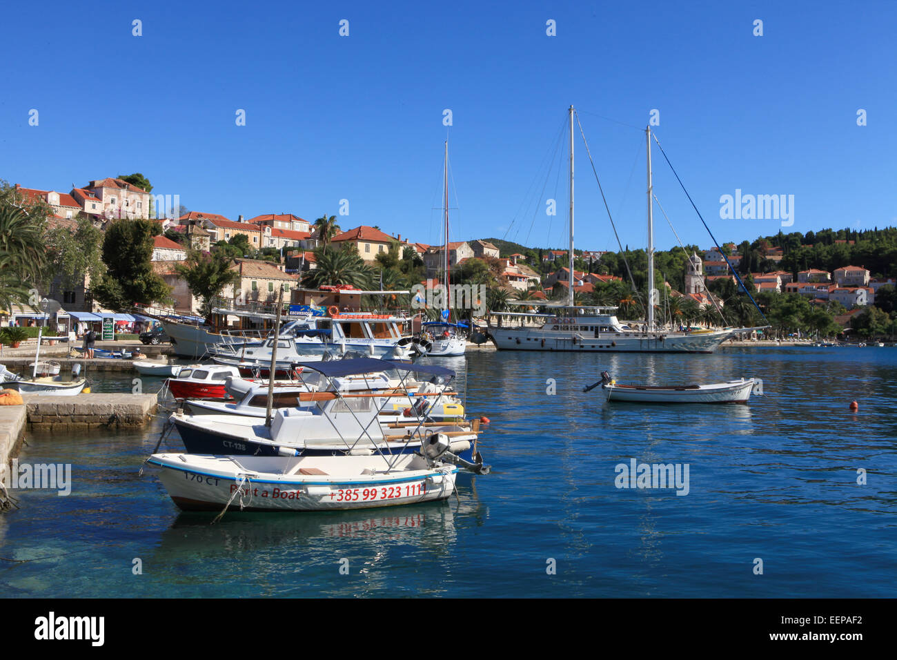 Cavtat, Hafen, Kroatien mit Booten im Hafen Stockfoto