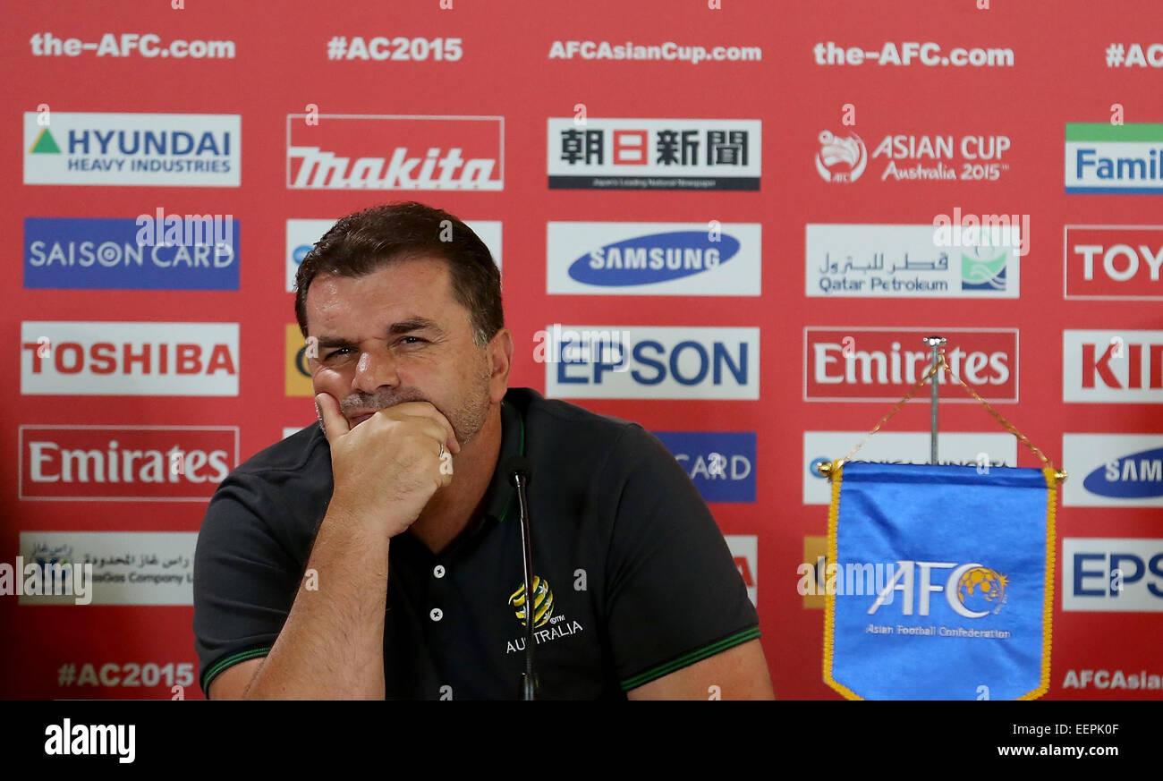 Brisbane. 21. Januar 2015. Australischer Fußballtrainer Ange Postecoglou besucht eine Pressekonferenz am Brisbane-Stadion in Brisbane, Australien, 21. Januar 2015, einen Tag vor die AFC Viertelfinal-match zwischen Australien und China. © Cao Can/Xinhua/Alamy Live-Nachrichten Stockfoto