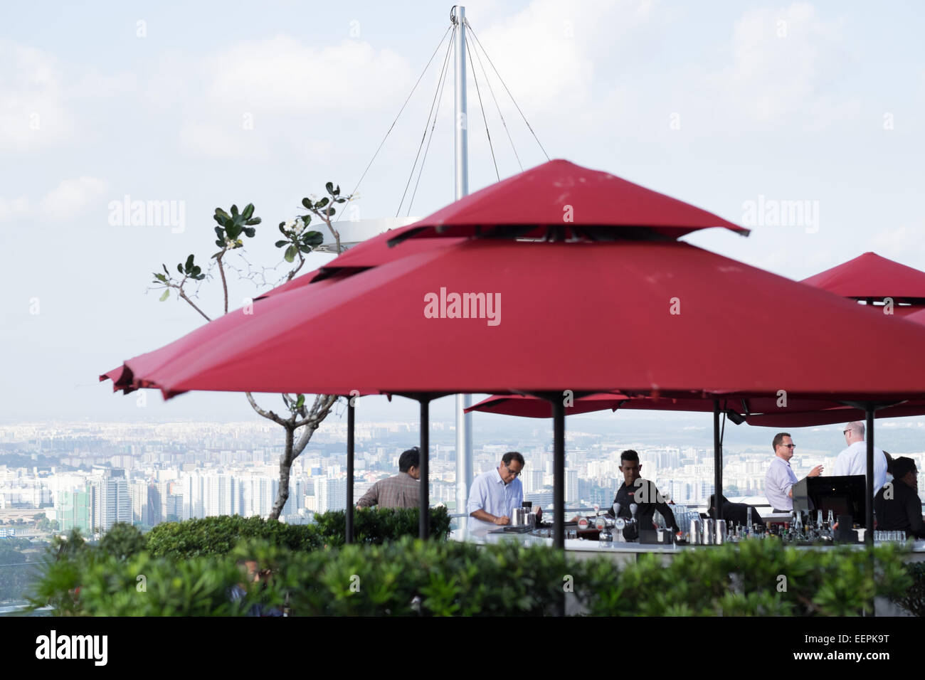Marina Bay Sands Hotel und Casino Sky Park Blick von der Dachterrasse. Stockfoto