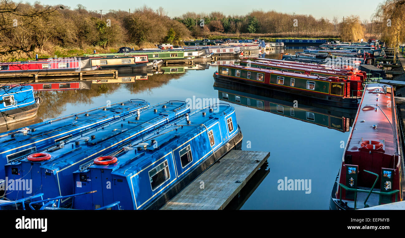 Narrowboat Liegeplatz in Anderton Marina, Cheshire uk Website. Stockfoto