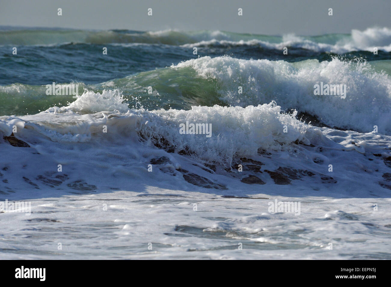 Welle, Landschaft, Seeseite, Durban, KwaZulu-Natal, Südafrika, energiereiche Wellen, spritzender weißer Schaum Stockfoto