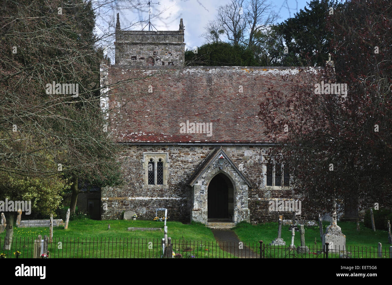 Ein Blick auf die Edmondsham Kirche Dorset UK Stockfoto