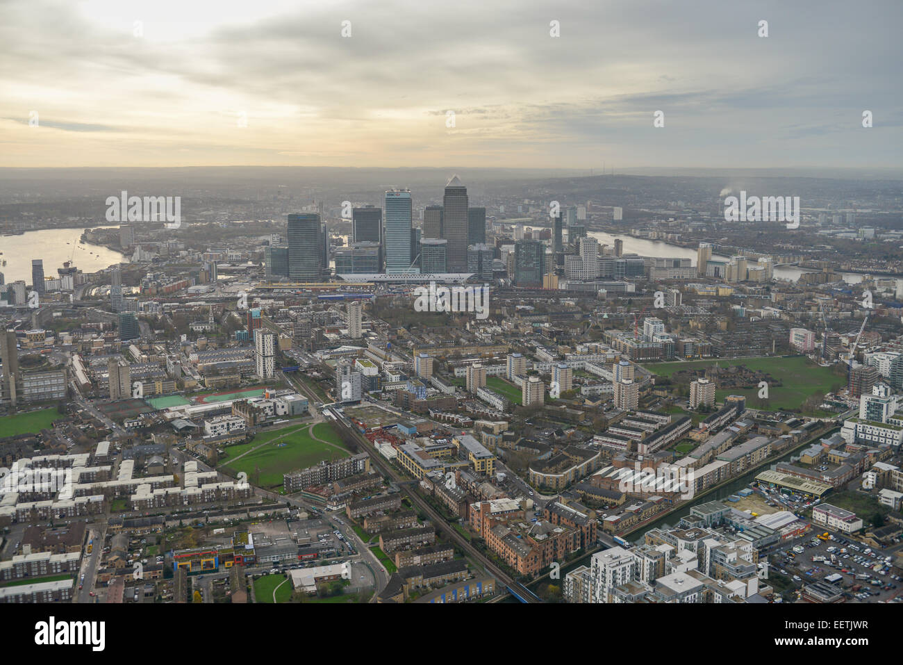 Eine Antenne aus dem Norden Showingf der Geschäft Bezirk von Canary Wharf in London anzeigen Stockfoto