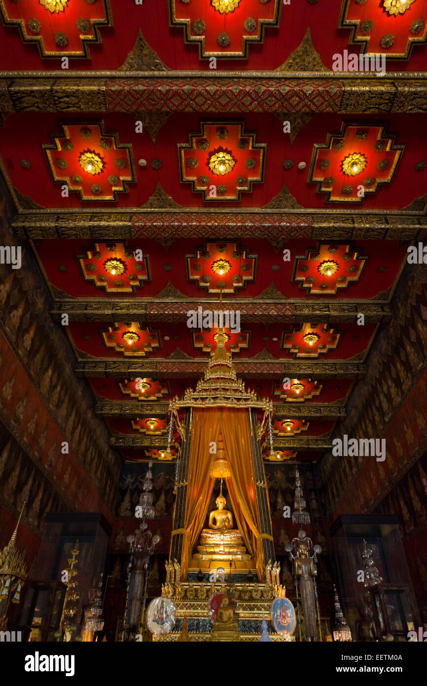 Phra Geerdicke Buddha im Inneren Buddhaisawan Kapelle, Nationalmuseum Bangkok. Stockfoto