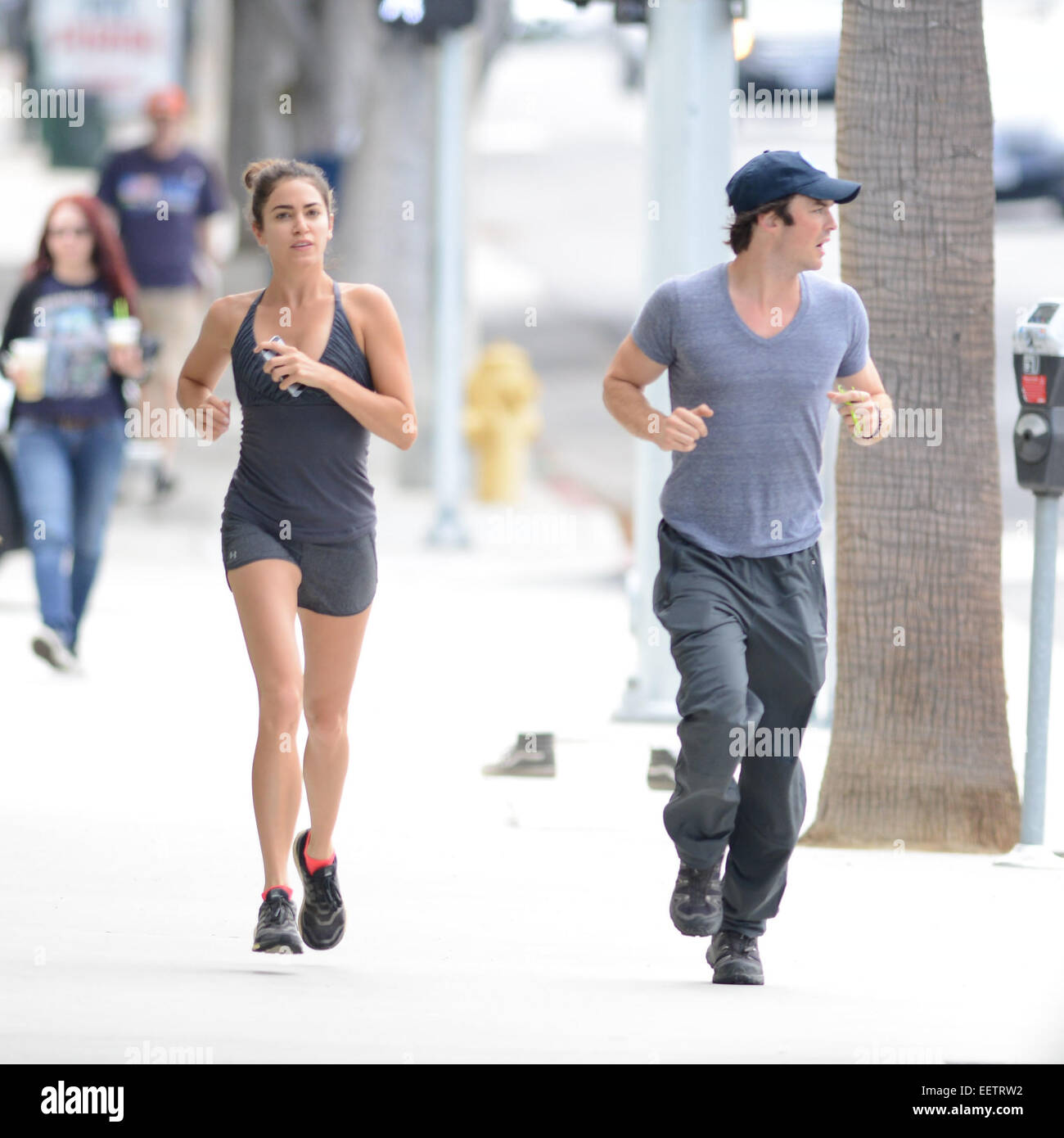 Nikki Reed und Ian Somerhalder gehen für einen Lauf mit: Nikki Reed, Ian Somerhalder Where: Los Angeles, California, Vereinigte Staaten von Amerika bei: 19. Juli 2014 Stockfoto