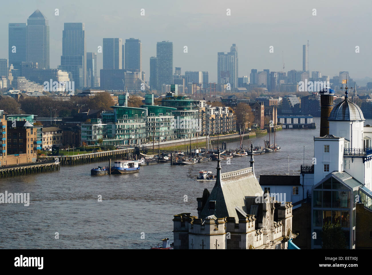 Themse und Canary Wharf, London, UK Stockfoto
