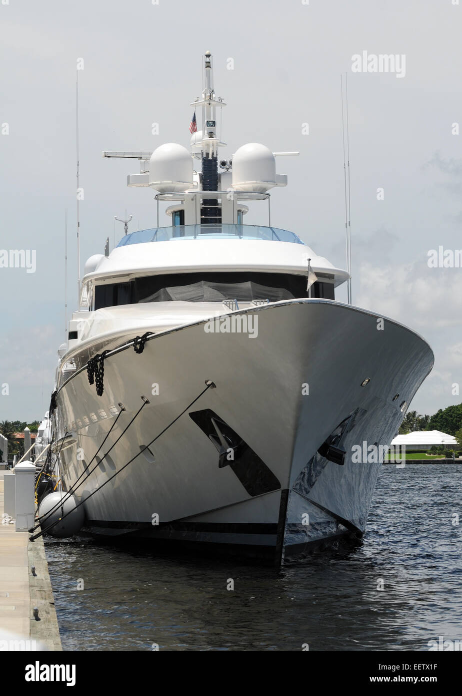 Luxuriöse Charteryacht Charterkunden in Erwartung Stockfoto