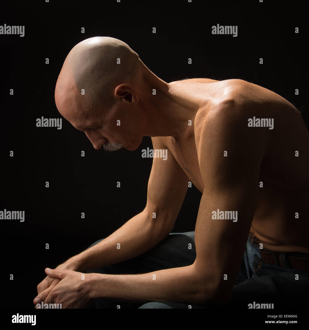 Alten Glatzkopf in Gedanken Stockfoto