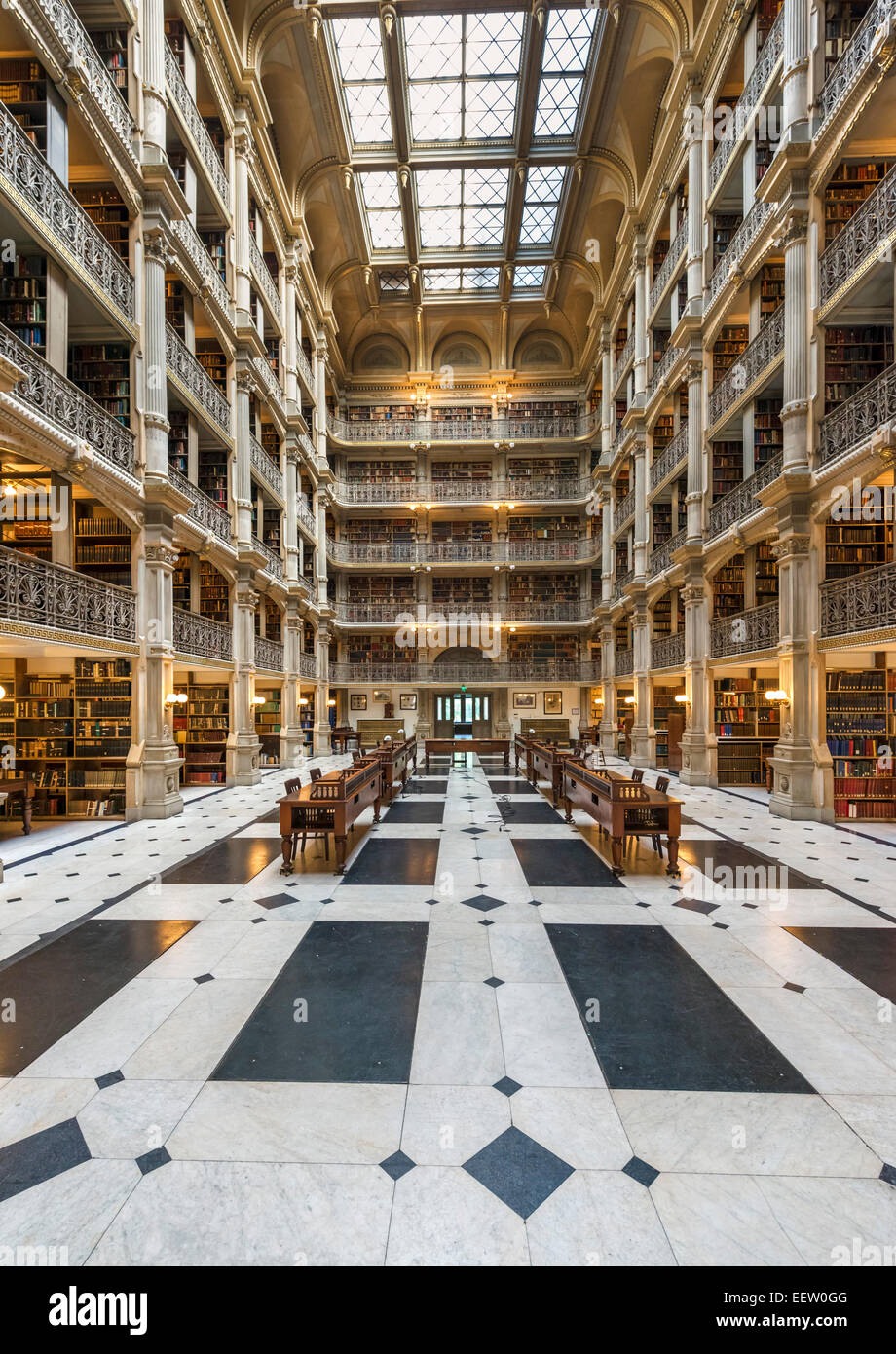 Innere des 19. George Peabody Bibliothek, Peabody Institute, Johns Hopkins University, Baltimore, Maryland, USA Stockfoto