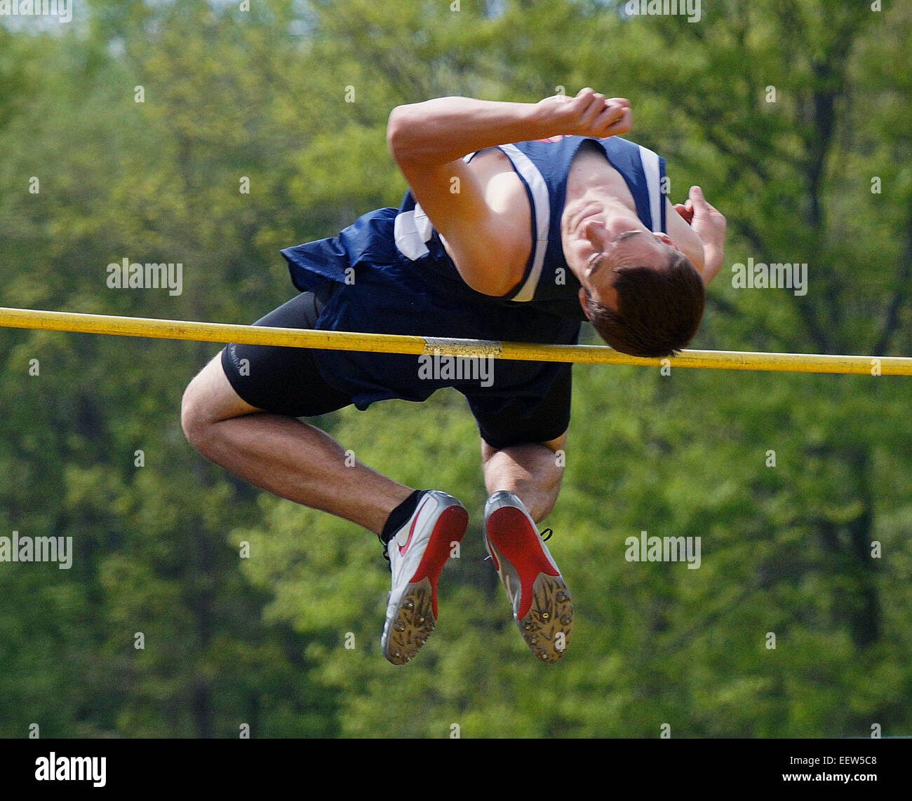 High School High Jumper in Aktion CT USA Stockfoto