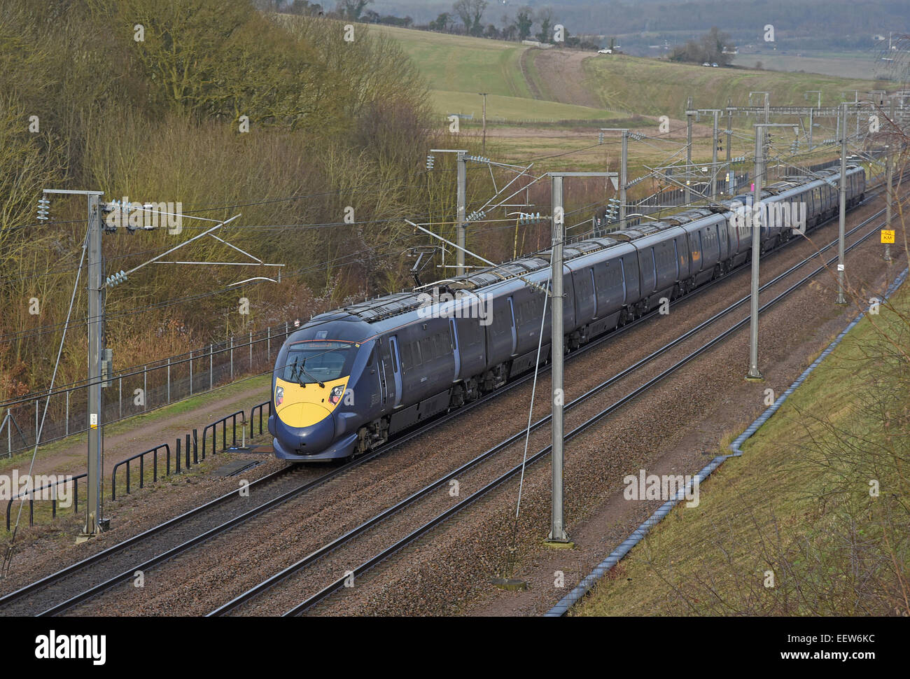 Hohe Geschwindigkeit Javelin Zug in Richtung London, in der Nähe von Erziehungsanstalt, Kent. Stockfoto