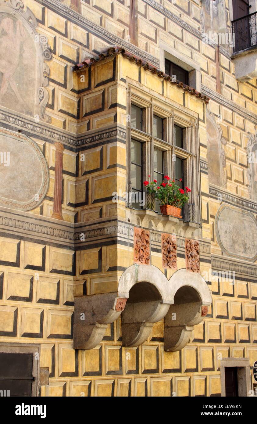 Detailansicht eines romantischen Balkons in einer mittelalterlichen Burg Stockfoto
