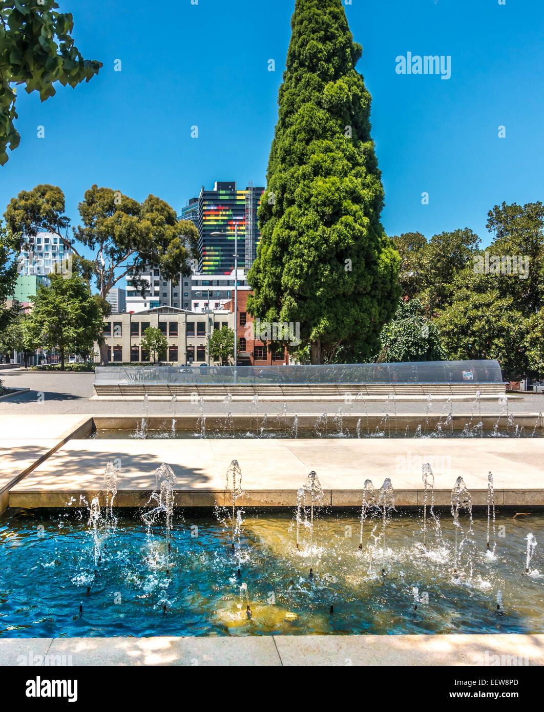 Wasserfontänen in Lincoln Square, Swanston Street Melbourne, Australien Stockfoto
