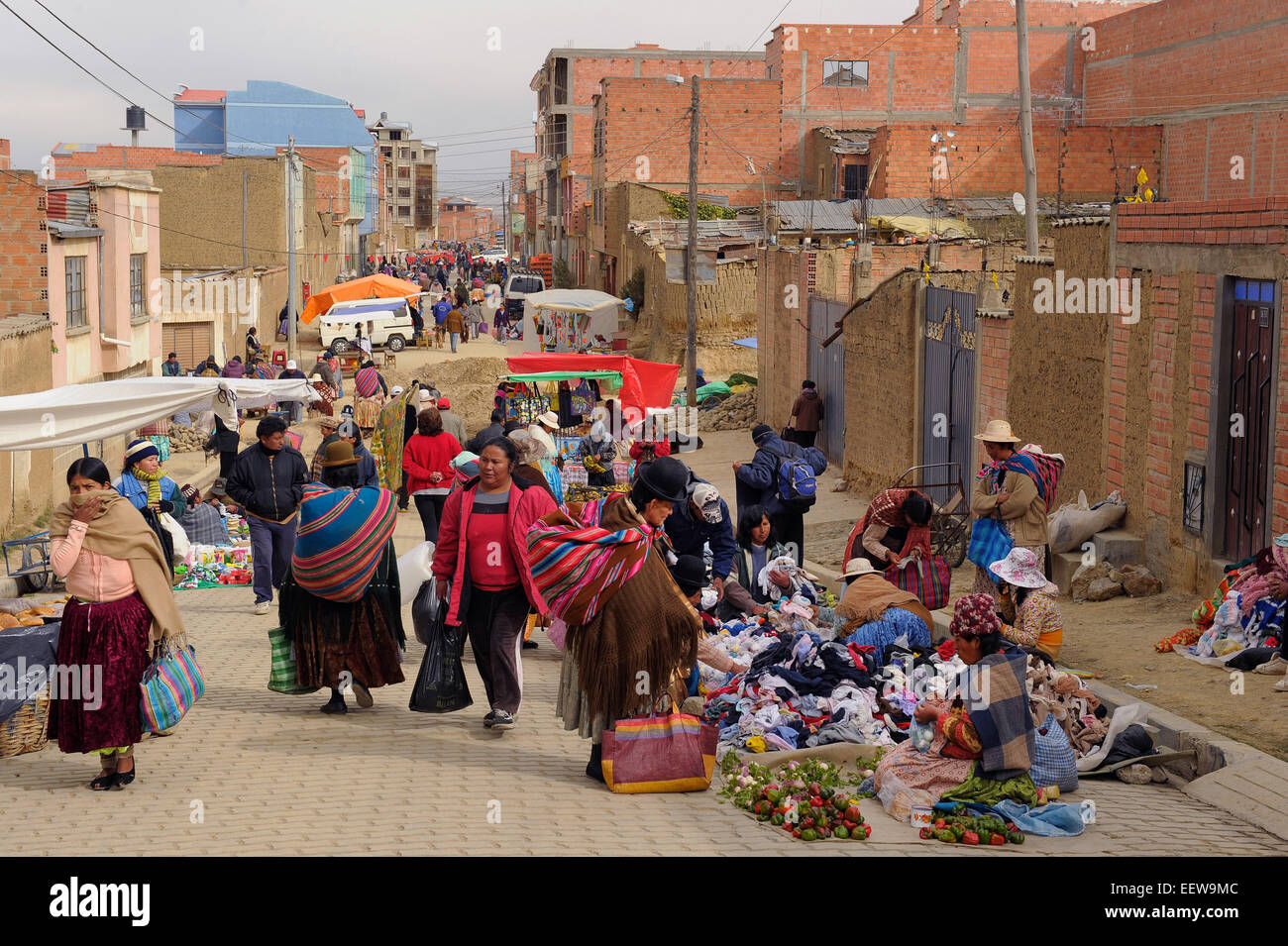 A Markt Straßenszene von El Alto, Bolivien. Stockfoto