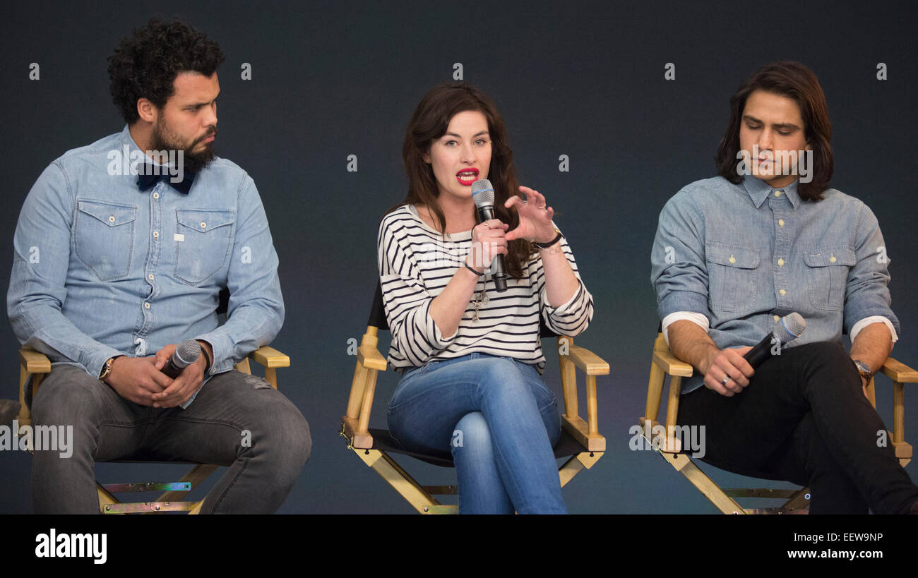 London, UK. 21. Januar 2015. L-r: Howard Charles, Maimie McCoy und Luke Pasqualino. Schauspieler Santiago Cabrera (Aramis), Howard Charles (Porthos), Maimie McCoy (Milady de Winter) und Luke Pasqualino (D'Artagnan) Join Moderatorin Claire Bueno im Apple Store, Regent Street, London, zu diskutieren, die zweite Serie von der BBC-Drama-Programm "Die Musketiere". Foto: Bettina Strenske Stockfoto