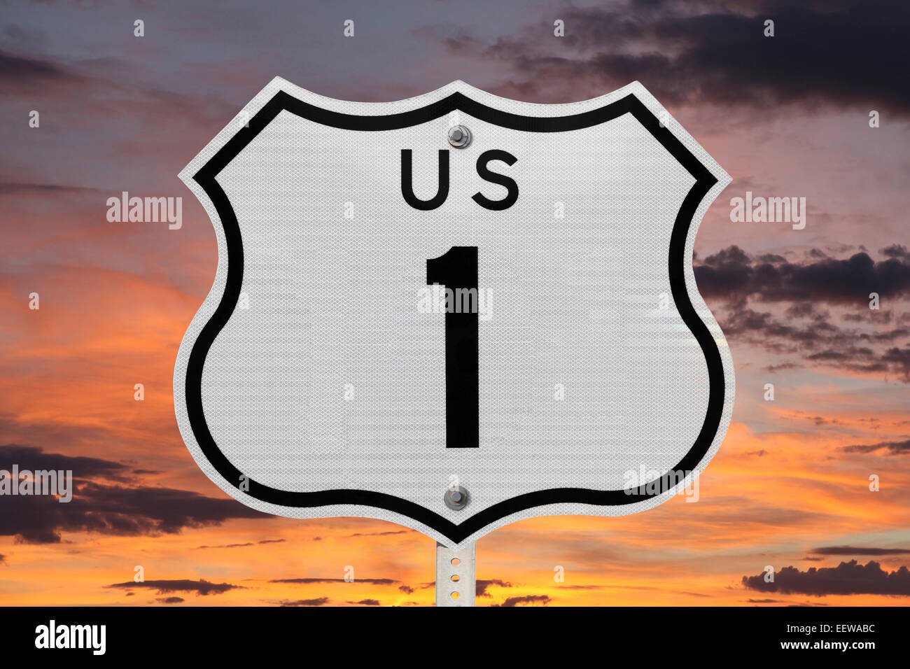 US-Autobahn ein Schild mit Sonnenaufgang Himmel. Stockfoto