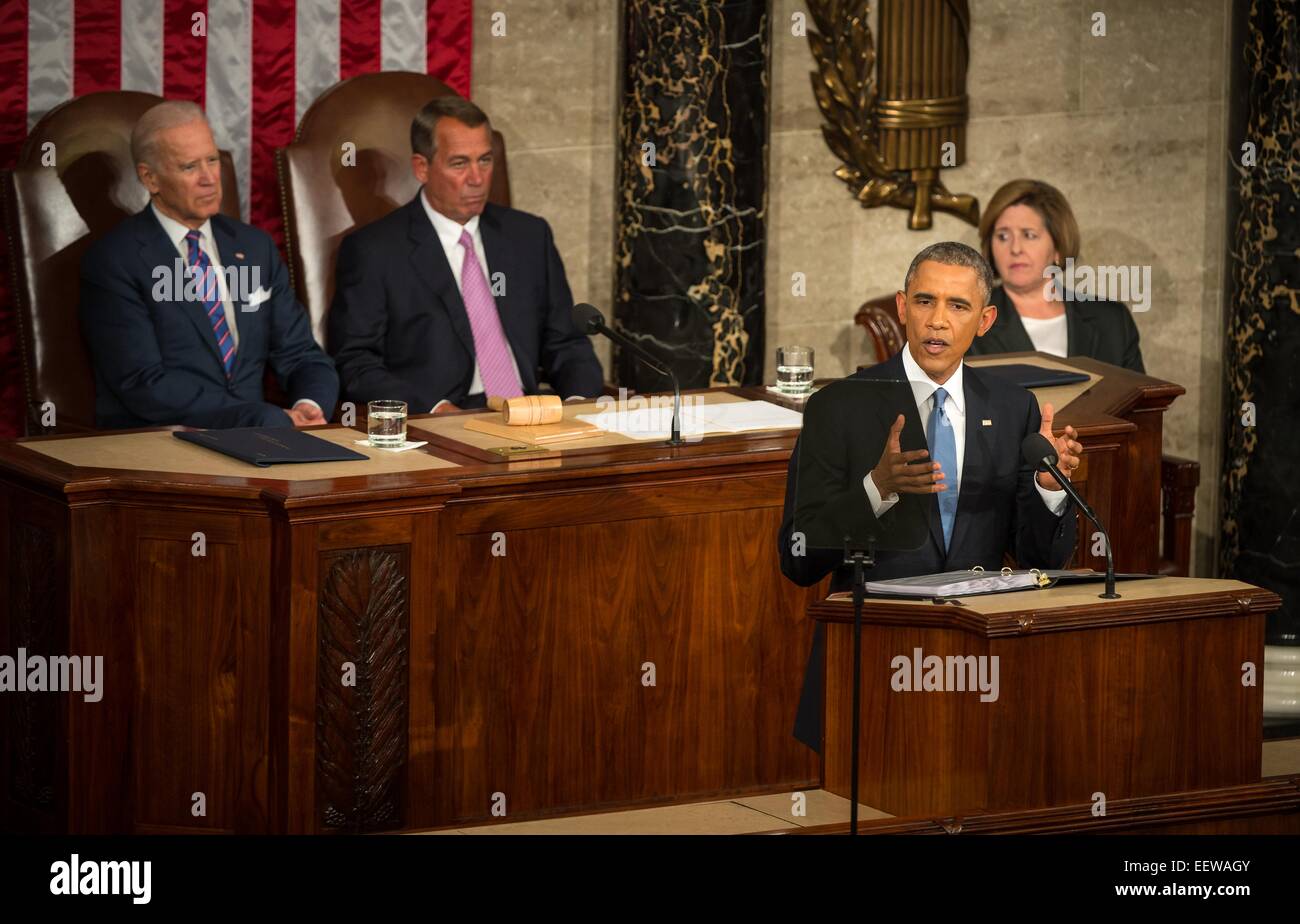 US Präsident Barack Obama liefert seine Rede zur Lage der Union zu einer gemeinsamen Sitzung des Kongresses auf dem Capitol Hill als Vize-Präsident Joe Biden und House Speaker John Boehner Ohio Aussehen am 20. Januar 2015 in Washington, DC. Stockfoto