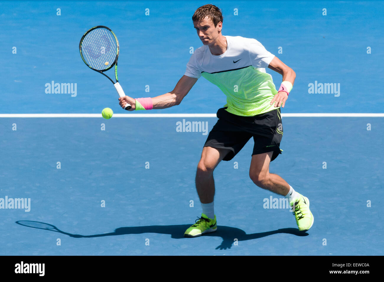 Melbourne, Australien. 22. Januar 2015. Andrey Kuznetsov (RUS) in Aktion in eine 2. Runde Spiel gegen Novak Djokovic (SRB) am vierten Tag des 2015 Australian Open Grand-slam-Tennis-Turnier im Melbourne Park in Melbourne, Australien. Sydney Low/Cal-Sport-Medien. Djokovic gewann 6-0 6-1 6-4 Credit: Csm/Alamy Live-Nachrichten Stockfoto