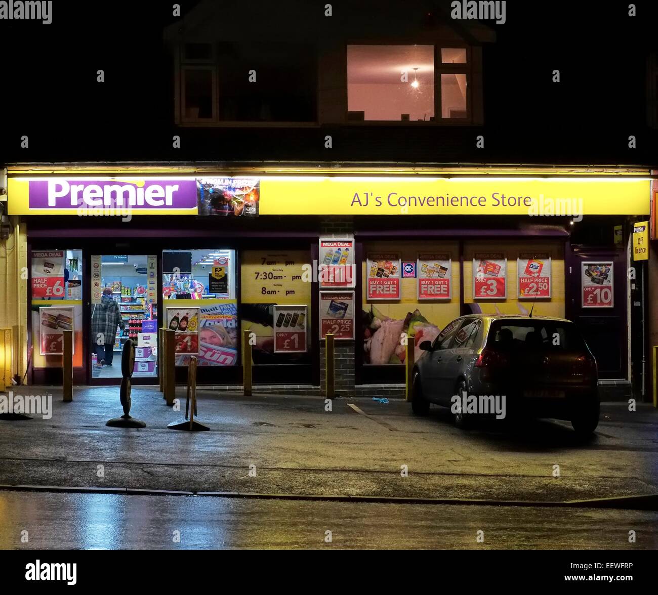 Eine lokale premier Convenience-Food speichern bei Nacht Nottingham England uk Stockfoto