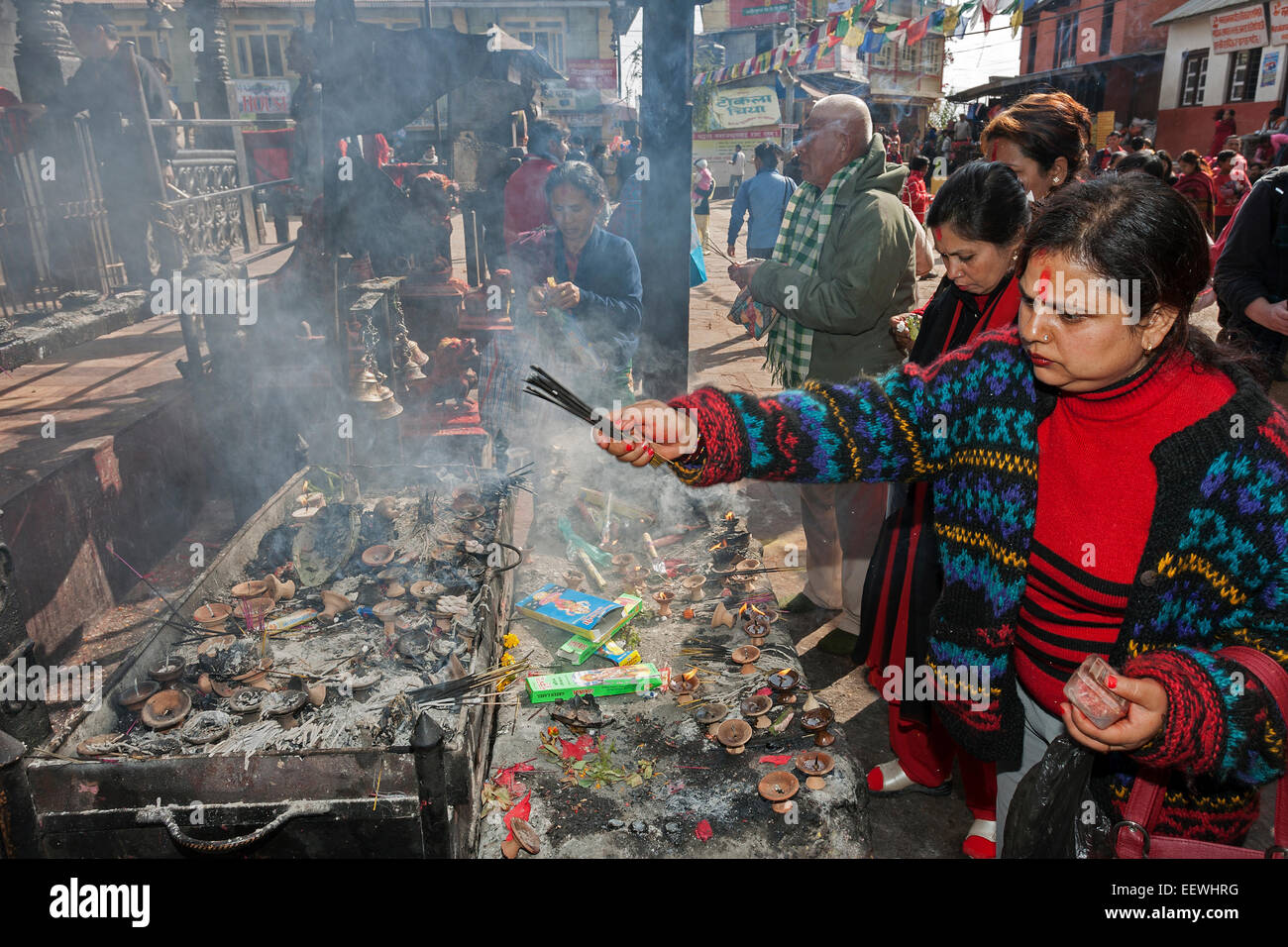 Menschen, die Darbringung im Tempel Manakamana, Mugling, Nepal Stockfoto