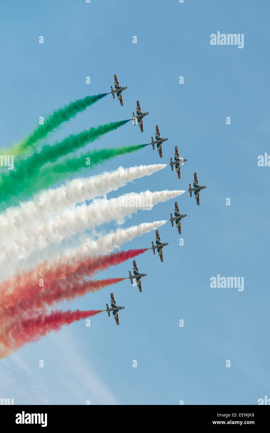 Neun Flugzeuge von italienische Luftwaffe militärischen Kunstflug