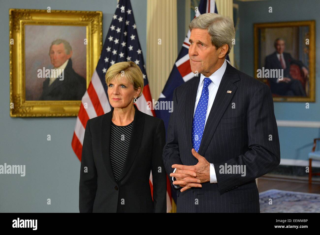 US Staatssekretär John Kerry und australischer Außenminister Julie Bishop auf die Frage eines Reporters an das Department of State 21. Januar 2015 in Washington, DC zu hören. Stockfoto