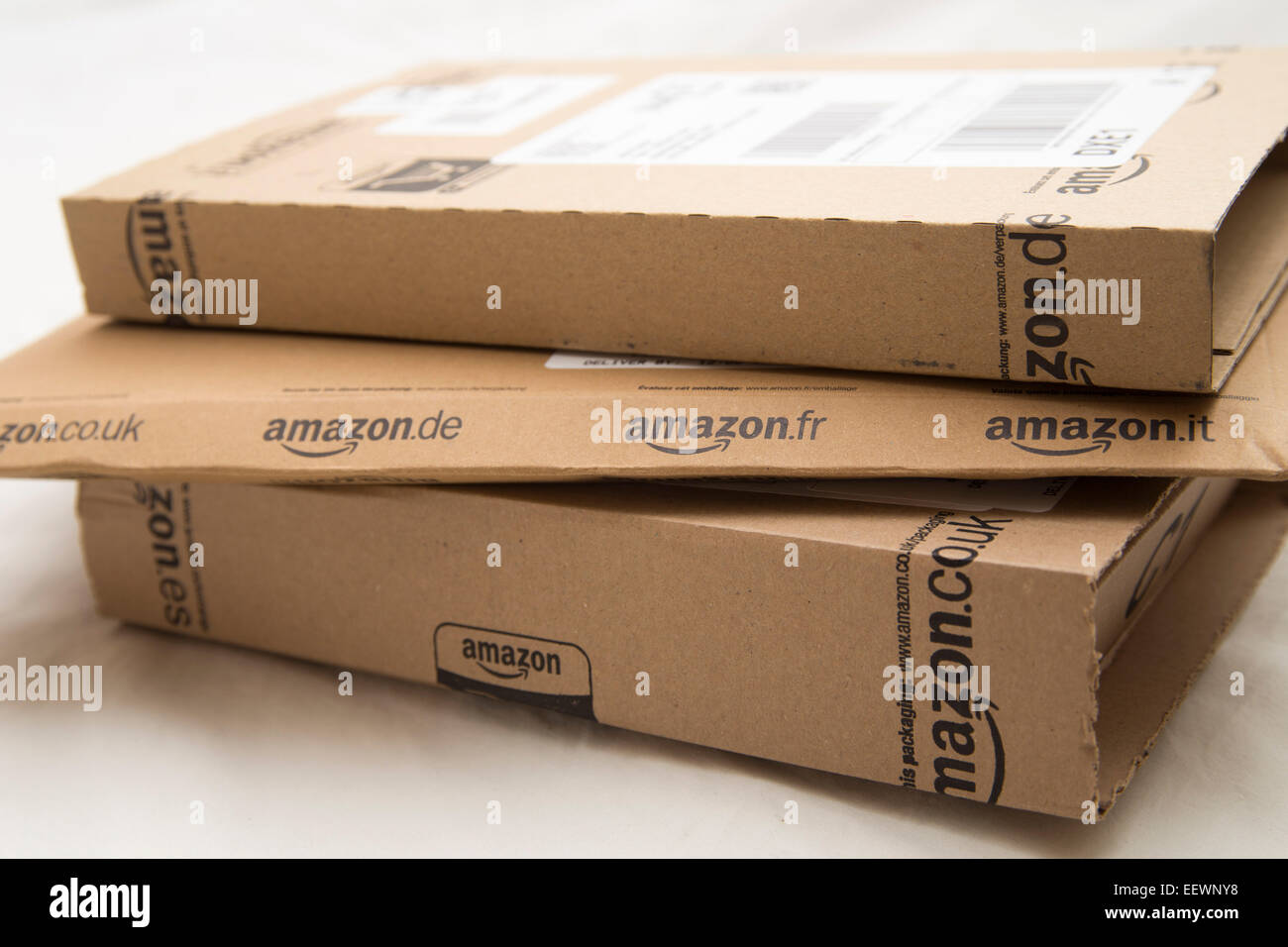Amazon Pakete, Pakete, post, Online-shopping Stockfotografie - Alamy