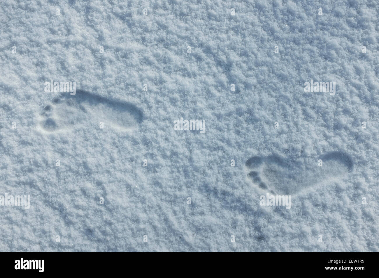 Menschliche Fußspuren im Schnee Stockfotografie - Alamy