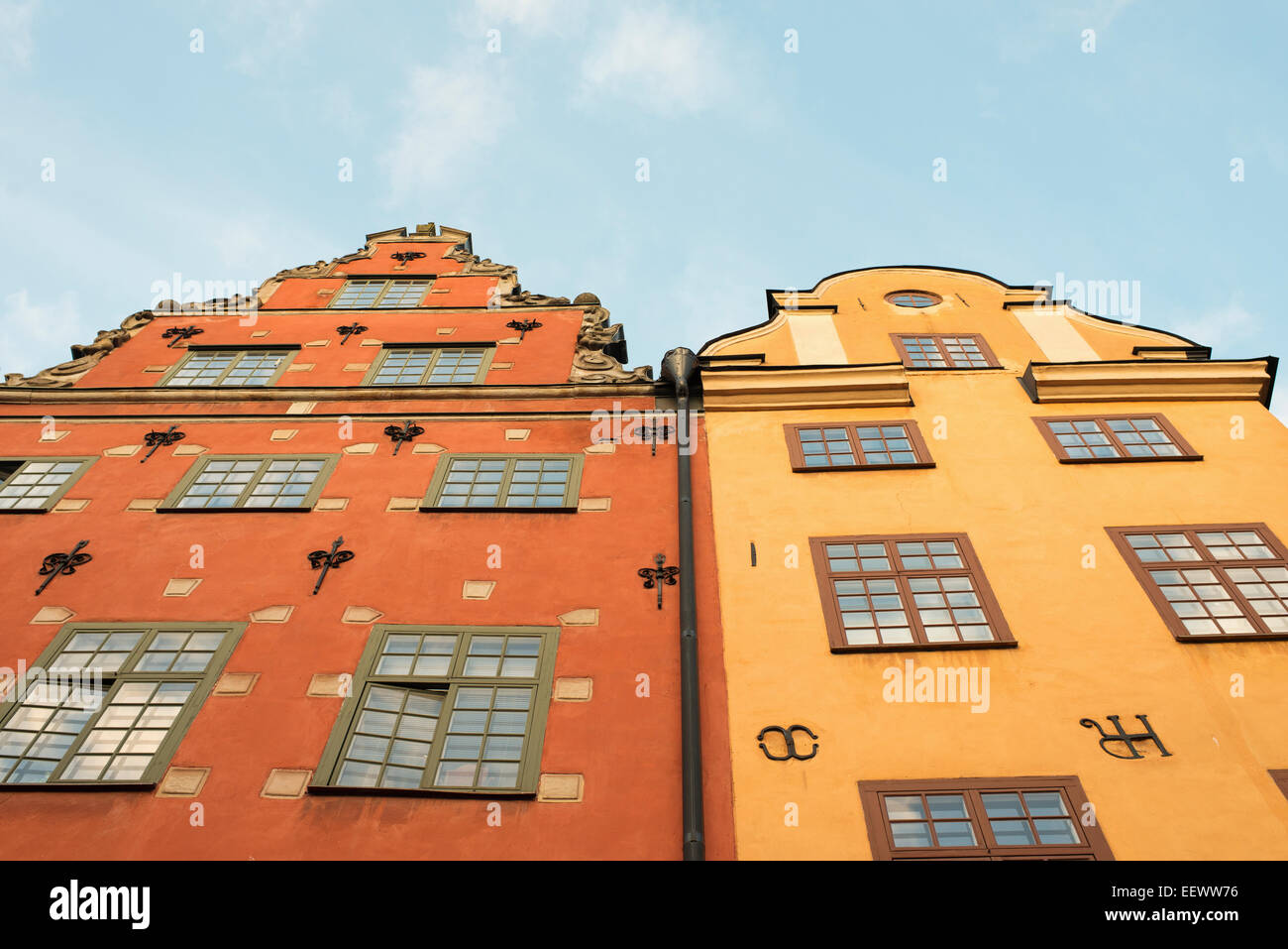 Niedrigen Winkel Ansicht der Gebäude in der alten Stadt Stockholm, Schweden. Stockfoto