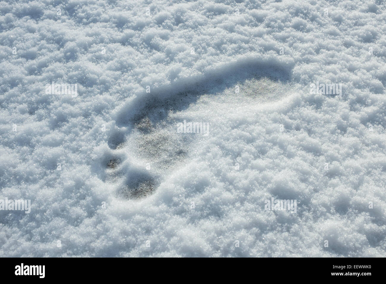Menschliche Fußspuren im Schnee Stockfotografie - Alamy
