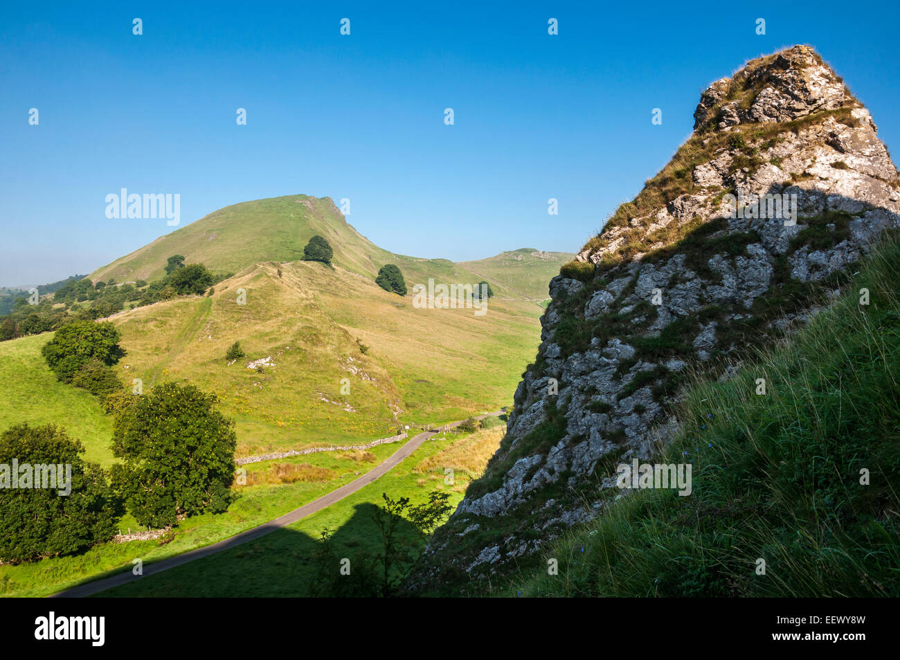 Blick vom Parkhaus Hügel auf Chrome Hügel an einem sonnigen Morgen im Peak District, Derbyshire. Stockfoto