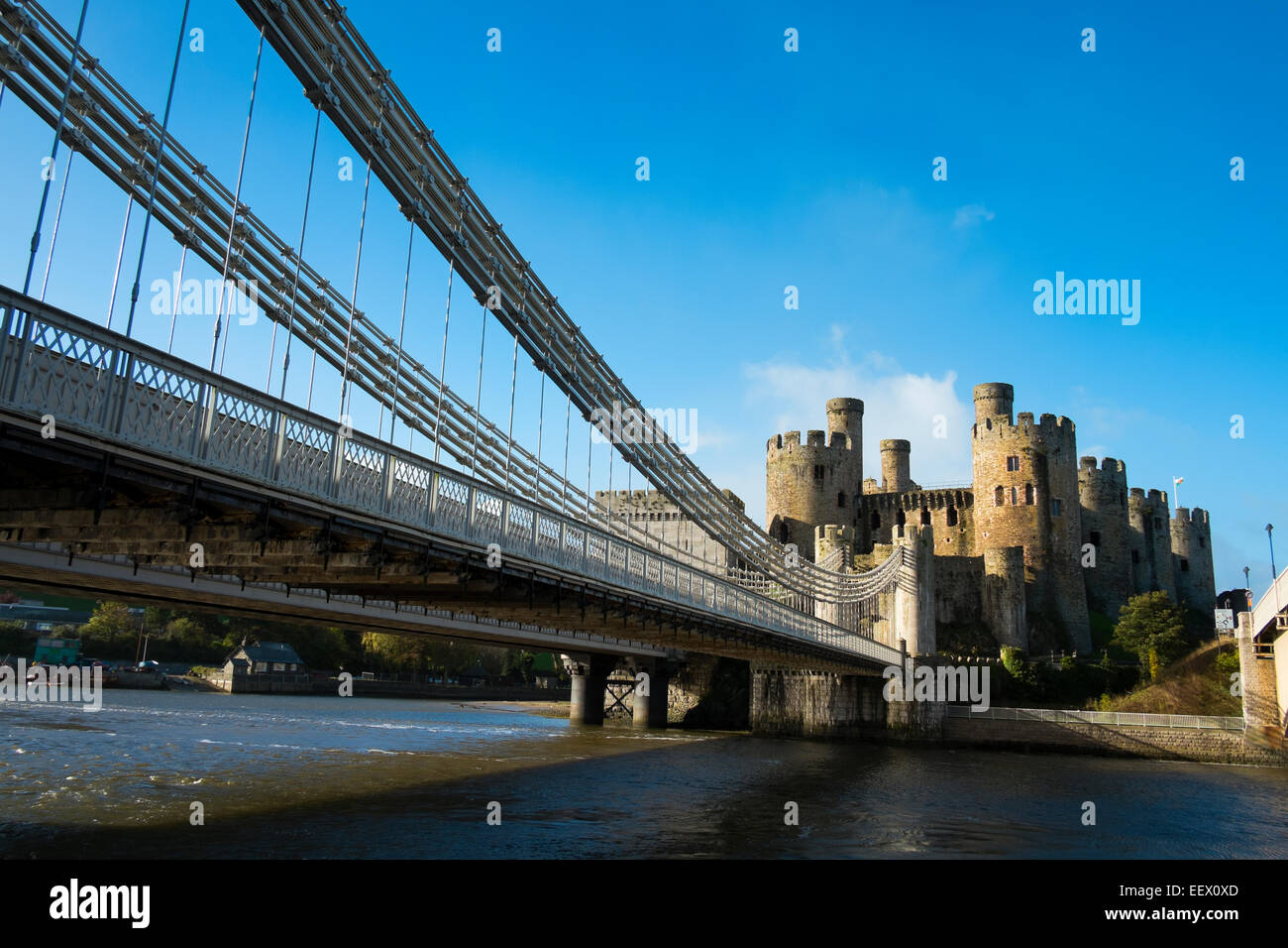 Mittelalterliche Conwy Castle und Hängebrücke in Conway, North Wales, UK Stockfoto