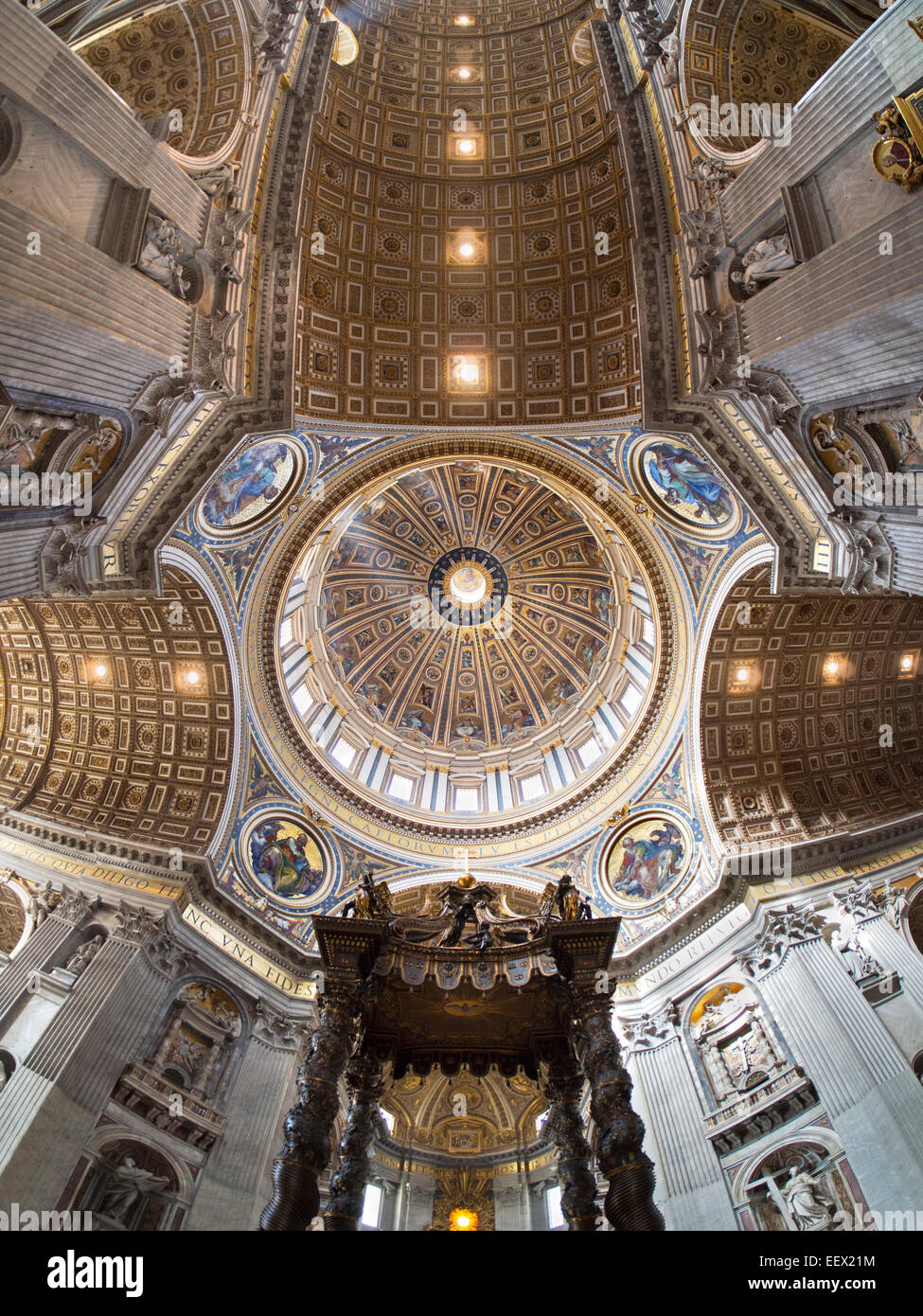 Das großartige Innere der Basilika St. Peter im Vatikan, Rom 15 Stockfoto