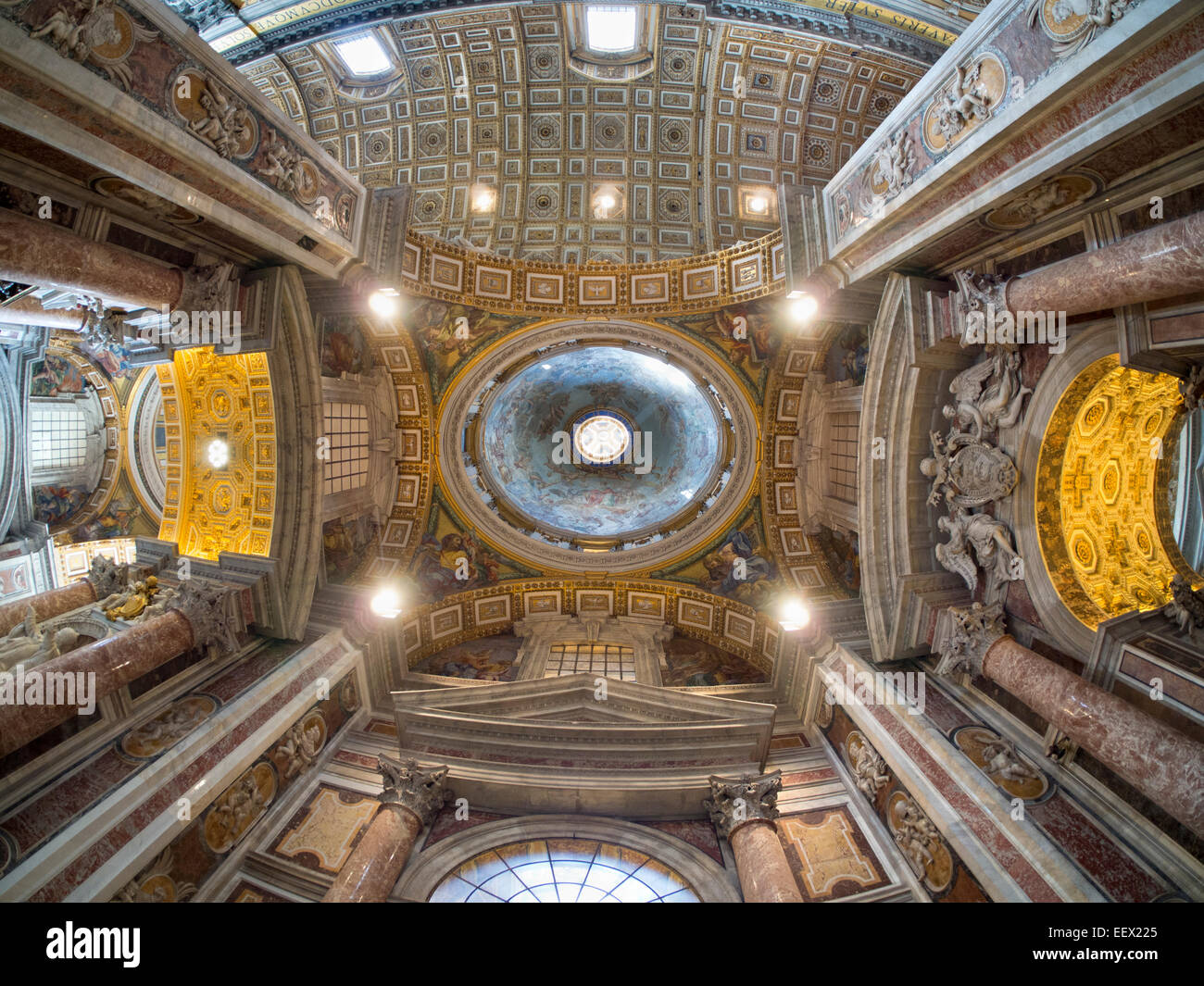 Das großartige Innere der Basilika St. Peter im Vatikan, Rom 11 Stockfoto