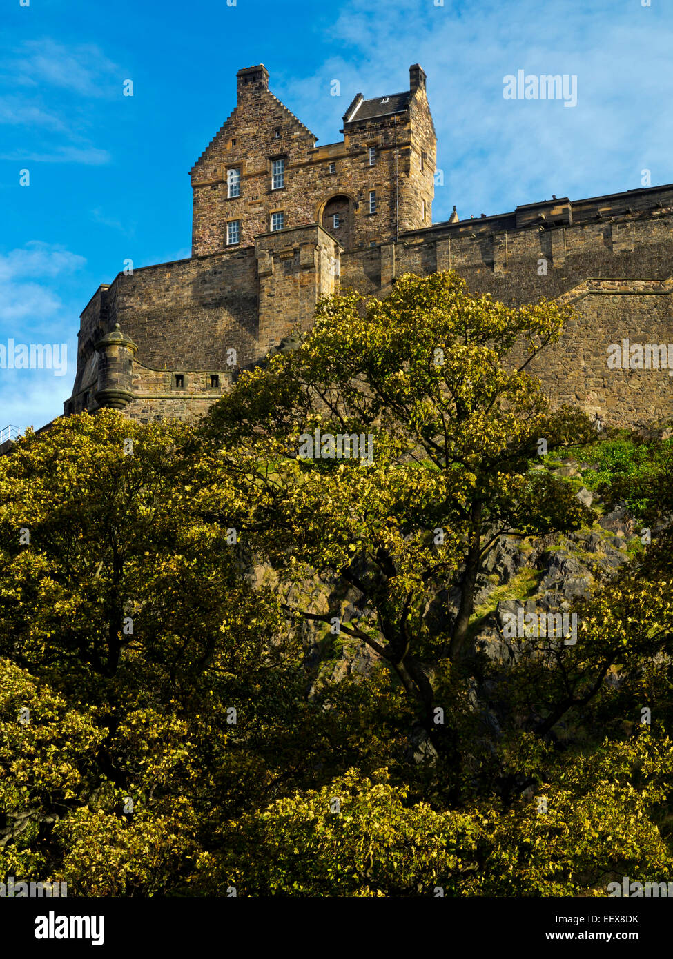 Blick auf Edinburgh Castle in Edinburgh City centre Scotland UK eine historische Festung auf Castle Rock Stockfoto