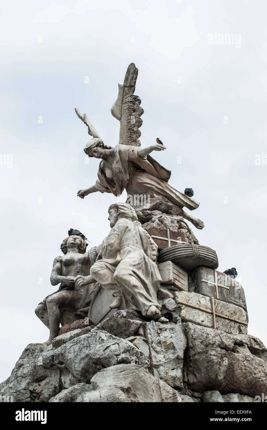 Fontana dei Quattro Continenti (Brunnen der vier Kontinente) auf die Einheit von Italien Platz, Triest, Italien. Stockfoto