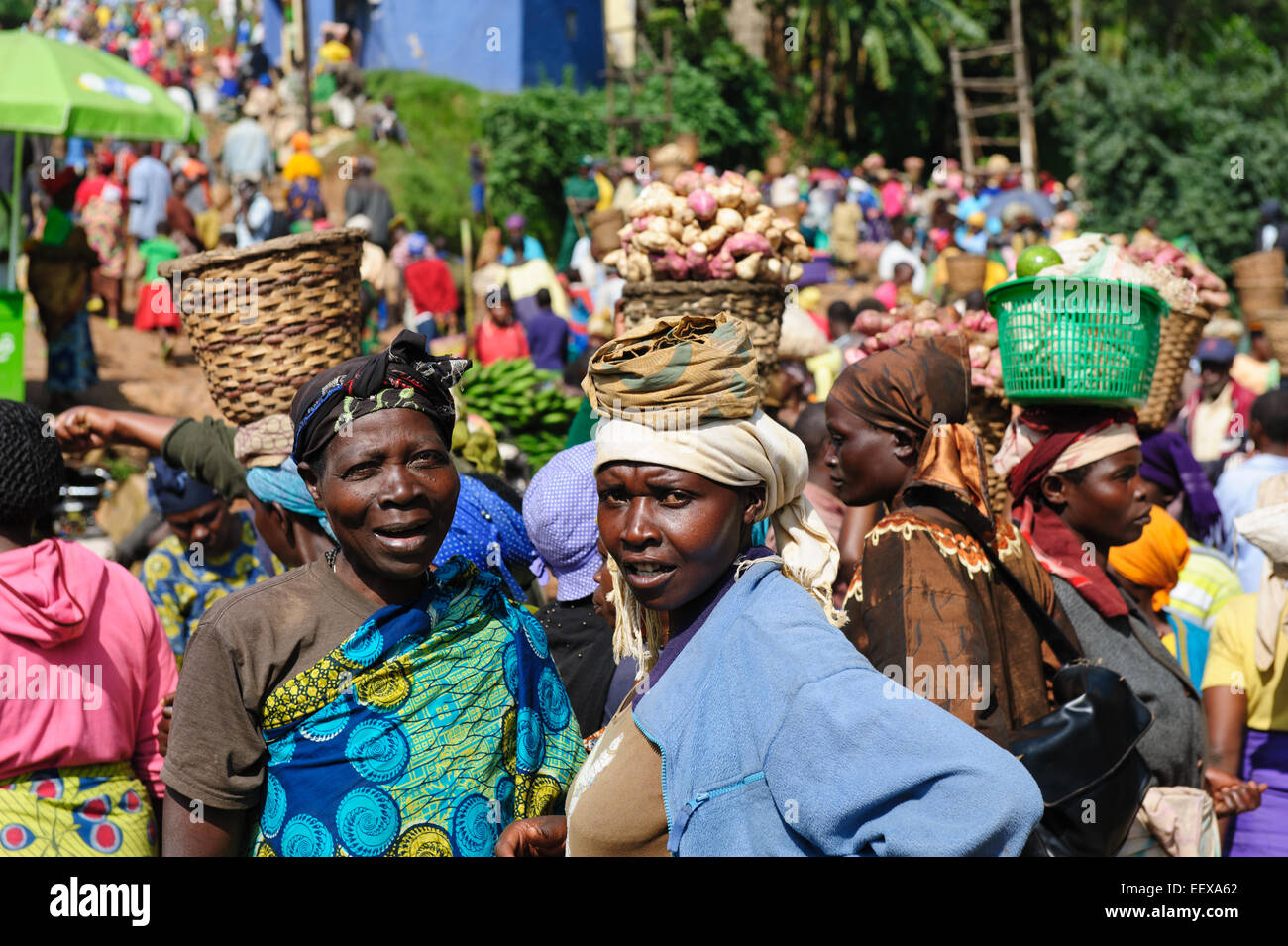 Markttag in einem Dorf in Gakenge Bezirk. Ruanda-Ost-Afrika. Stockfoto